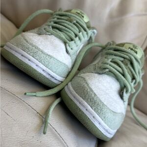 Nike dunk low se honeydew fleece green